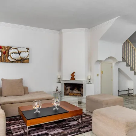 Andalucia Pinos By Interhome * 埃斯特波纳